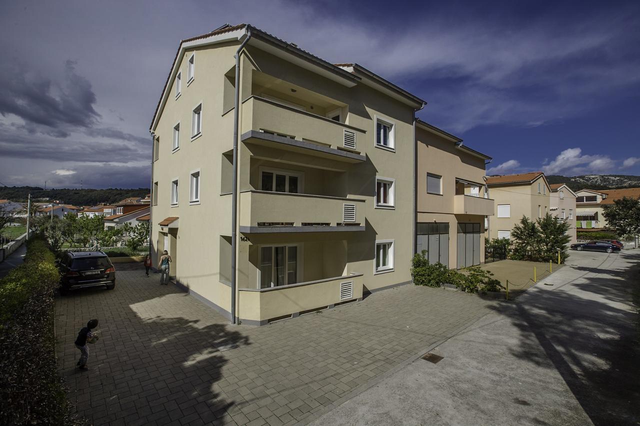 Apartment Sanja Rab Town Bagian luar foto