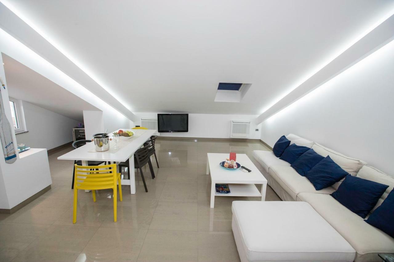 Apartment Sanja Rab Town Bagian luar foto