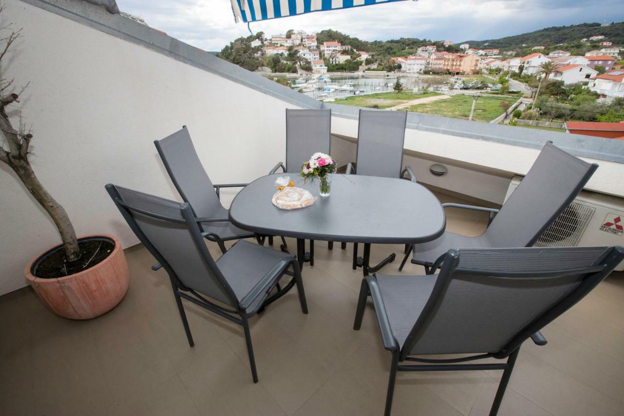 Apartment Sanja Rab Town Bagian luar foto